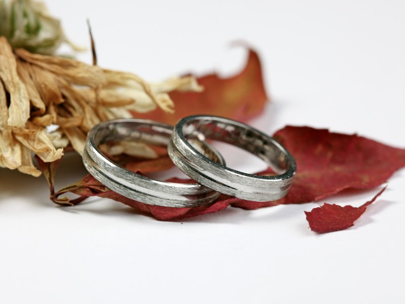 Jak vybrat dodavatele snubních prstenů?