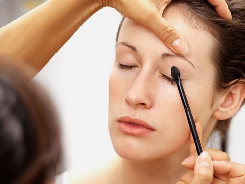 Svatební make-up pro půvabnou nevěstu