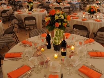 Uspořádání stolů na svatební hostině