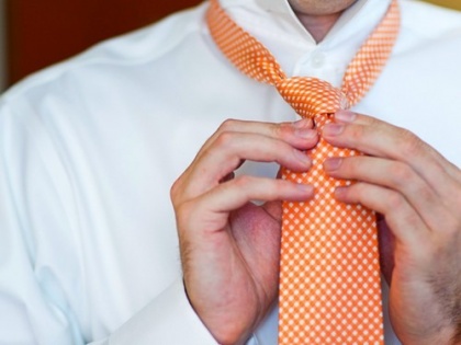 Jak vybrat a uvázat svatební kravatu