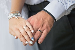 Lola White snubní prsteny z bílého zlata