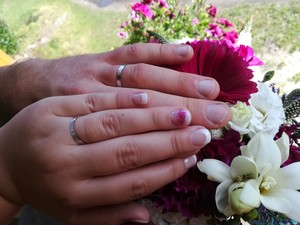 Naomi White snubní prsteny z bílého zlata