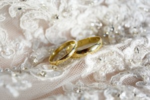 Greta Gold jednoduché zlaté snubní prsteny