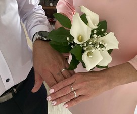 Ines White snubáky zdobené ručním rytím