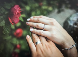 Eliso White snubní prsten s kamínky