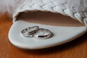 Dalie White  jednoduché snubní prsteny z bílého zlata