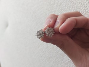 Venelopa stříbrné náušnice se zirkony