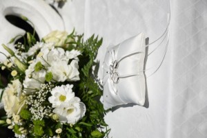 Ottavia White snubní prstýnky s ladnými liniemi