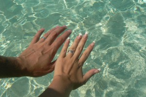 Rico White svatební zlaté prsteny s kameny