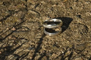 Lucia White krásné snubní prsteny z bílého zlata