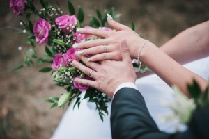 Rabia Colour GW snubní prsteny z bílého a žlutého zlata