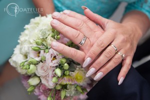 Korina Colour GW elegantní snubní prsteny v kombinaci žlutého a bílého zlat