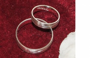 Afra White snubní prstýnky z bílého zlata