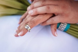 Constanza White jemné snubní prsteny z bílého zlata