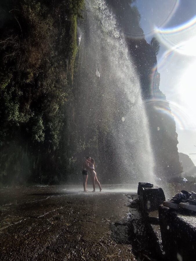 Koupačka pod vodopádem