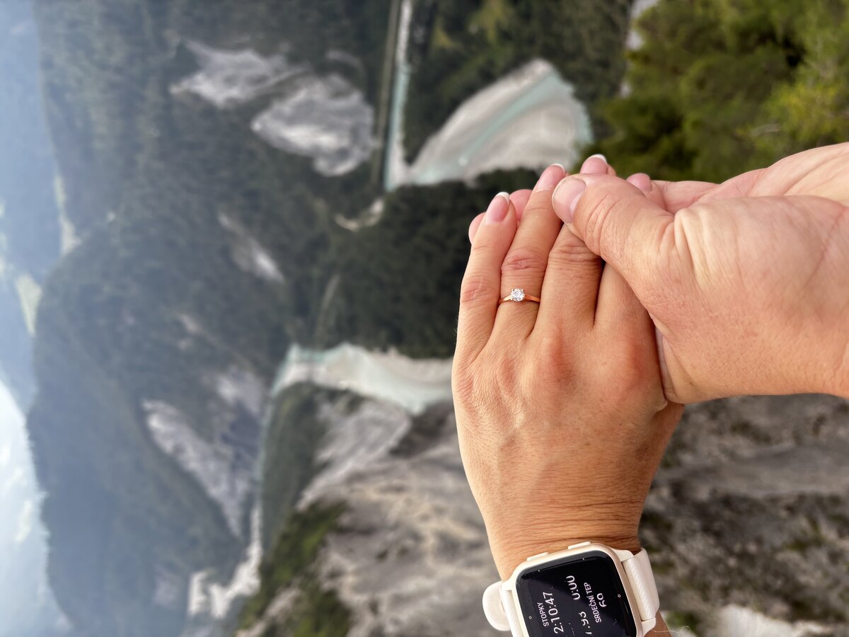 Užívání si vyhlídky po zasnoubení. 