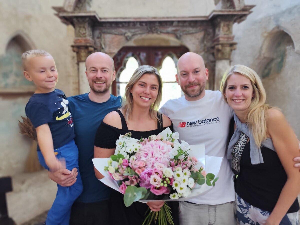 sourozenci a synovec