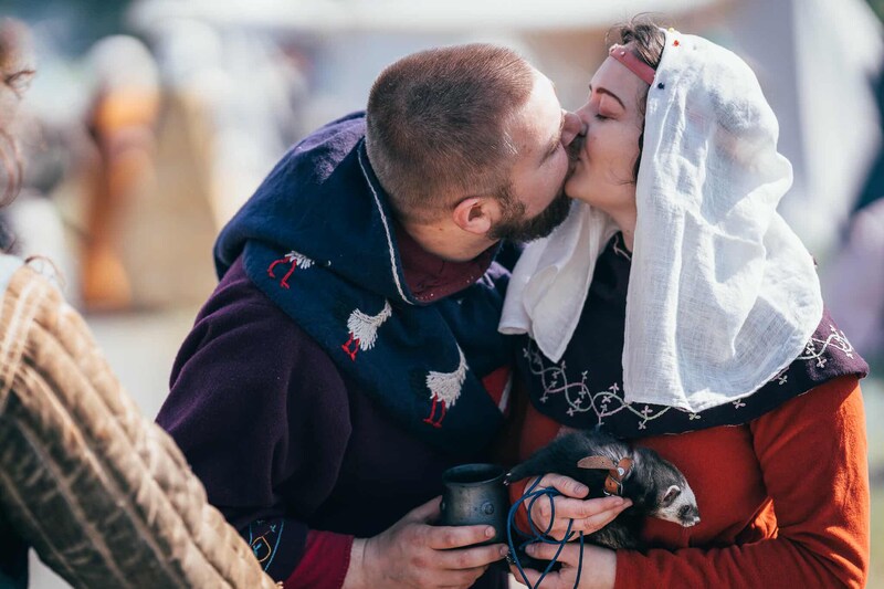 Fůůůj, oni se líbají!