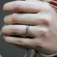 Angelina White rozkošný zásnubní prsten z bílého zlata