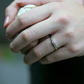 Dafne White  krásný zásnubní prsten z bílého zlata