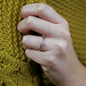 Aneta White  - zásnubní prsten z bílého zlata 