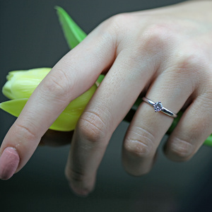 Brigita W Briliant   - skvostný zásnubní prsten s briliantem 