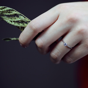 Leona W Briliant  - zásnubní prsten z bílého zlata 