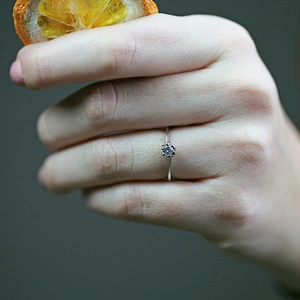 Marina White Briliant - zlatý zásnubák zdobený kamínky