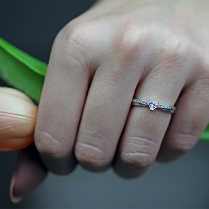 Viktorie White  - elegantní zásnubní prsten 
