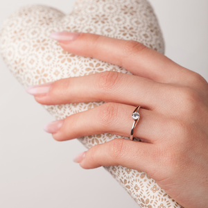 Selina White - prsten z bílého zlata