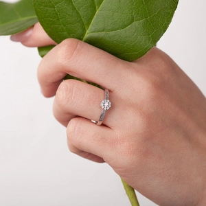 Růženka Princess White - zásnubní prsten z bílého zlata