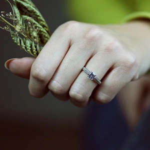 Harmonia W Briliant - zásnubní prsten z bílého zlata s brilianty