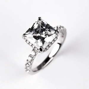 Magiarin Silver - zásnubní prsten ze stříbra s bílými zirkony