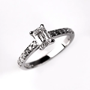 Stelo W Briliant - zásnubní prsten z bílého zlata s brilianty