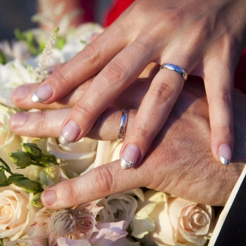 Ines White - snubáky zdobené ručním rytím